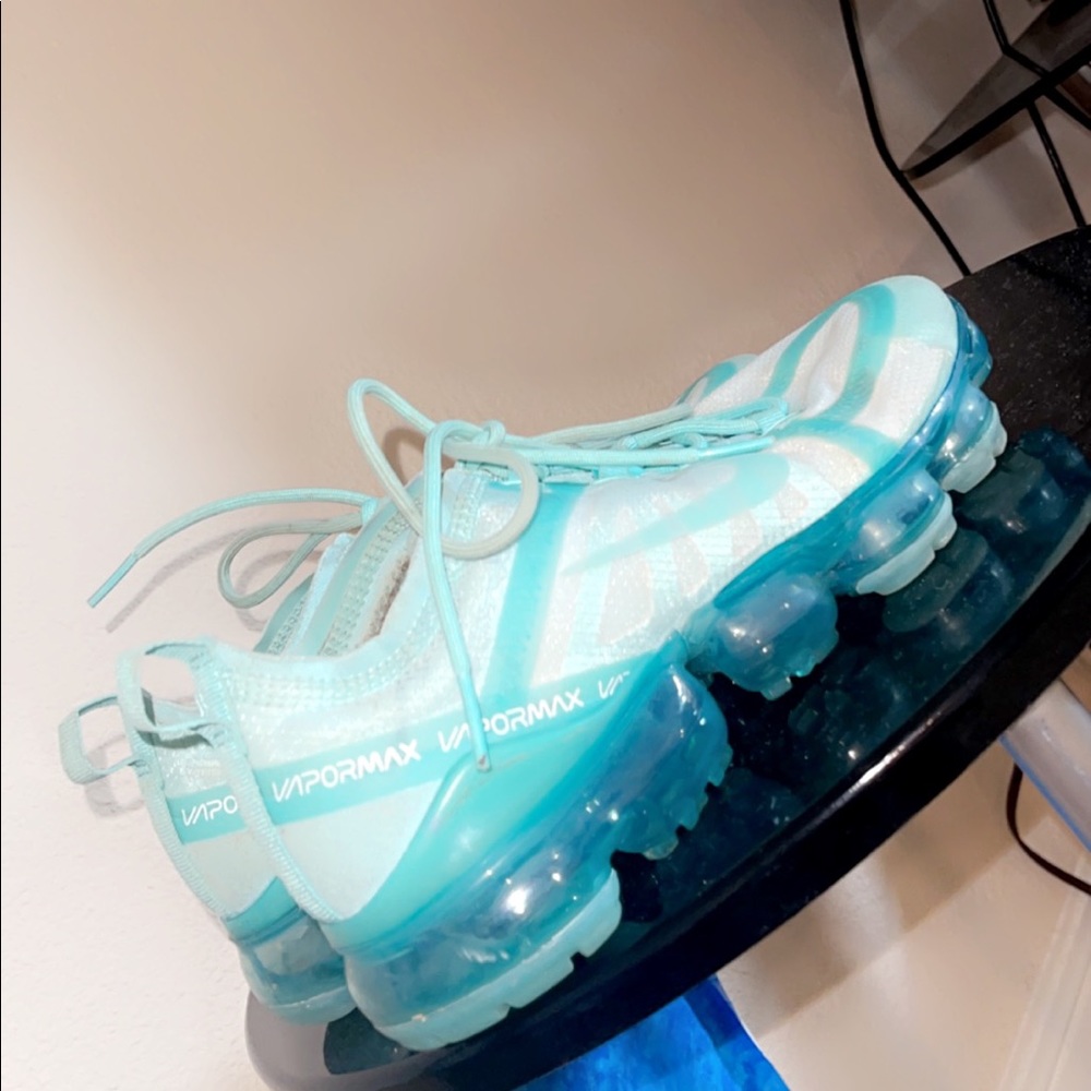 I’m selling my teal nike vapormax.